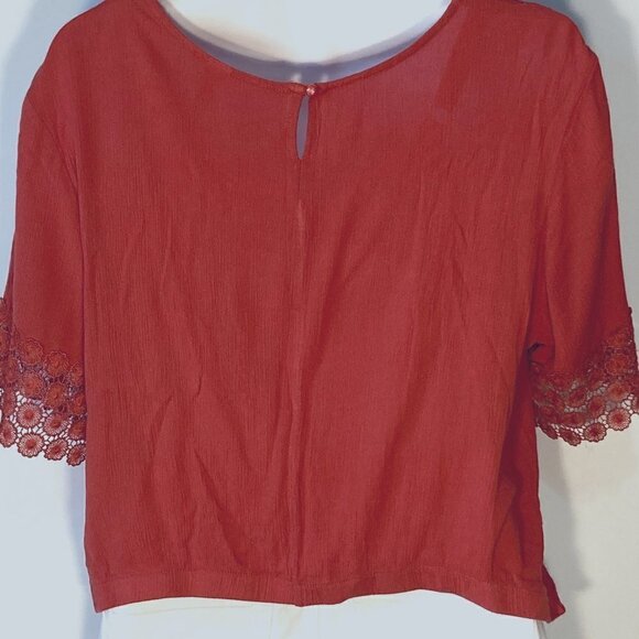 No Boundaries SZ 21 Jrs. Bright rust lace trimmed rust relaxed fit tie knot top - Picture 2 of 7